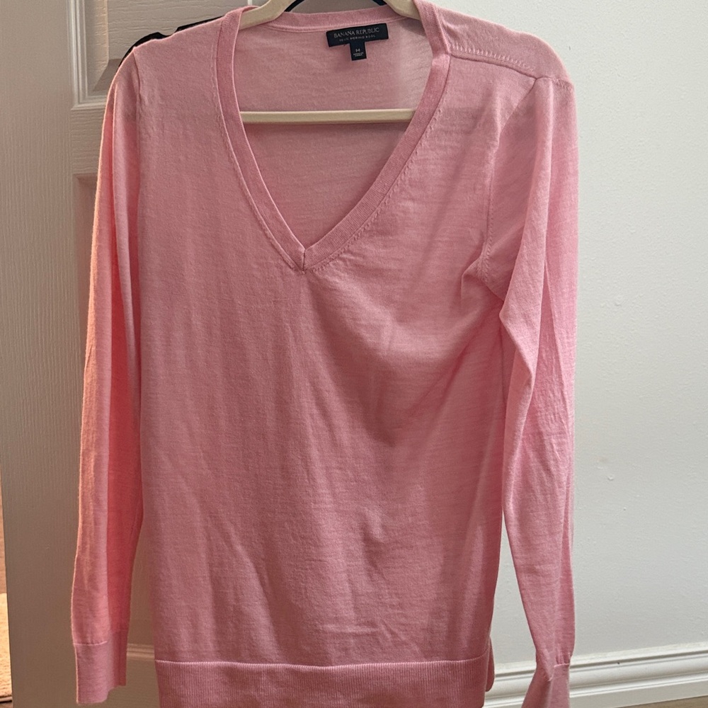 Banana Republic Soft Pink wool V-Neck Sweater